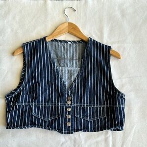 Women’s Crop Denim Vest Size Medium